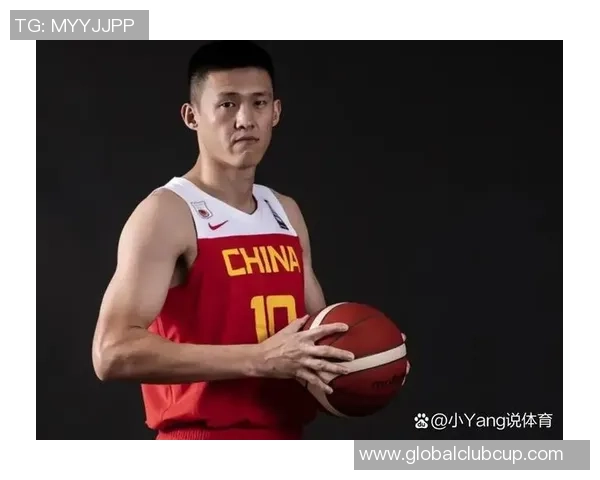 周鹏：从篮球场上的传奇到生活中的榜样，展现不屈精神与坚持信念的故事